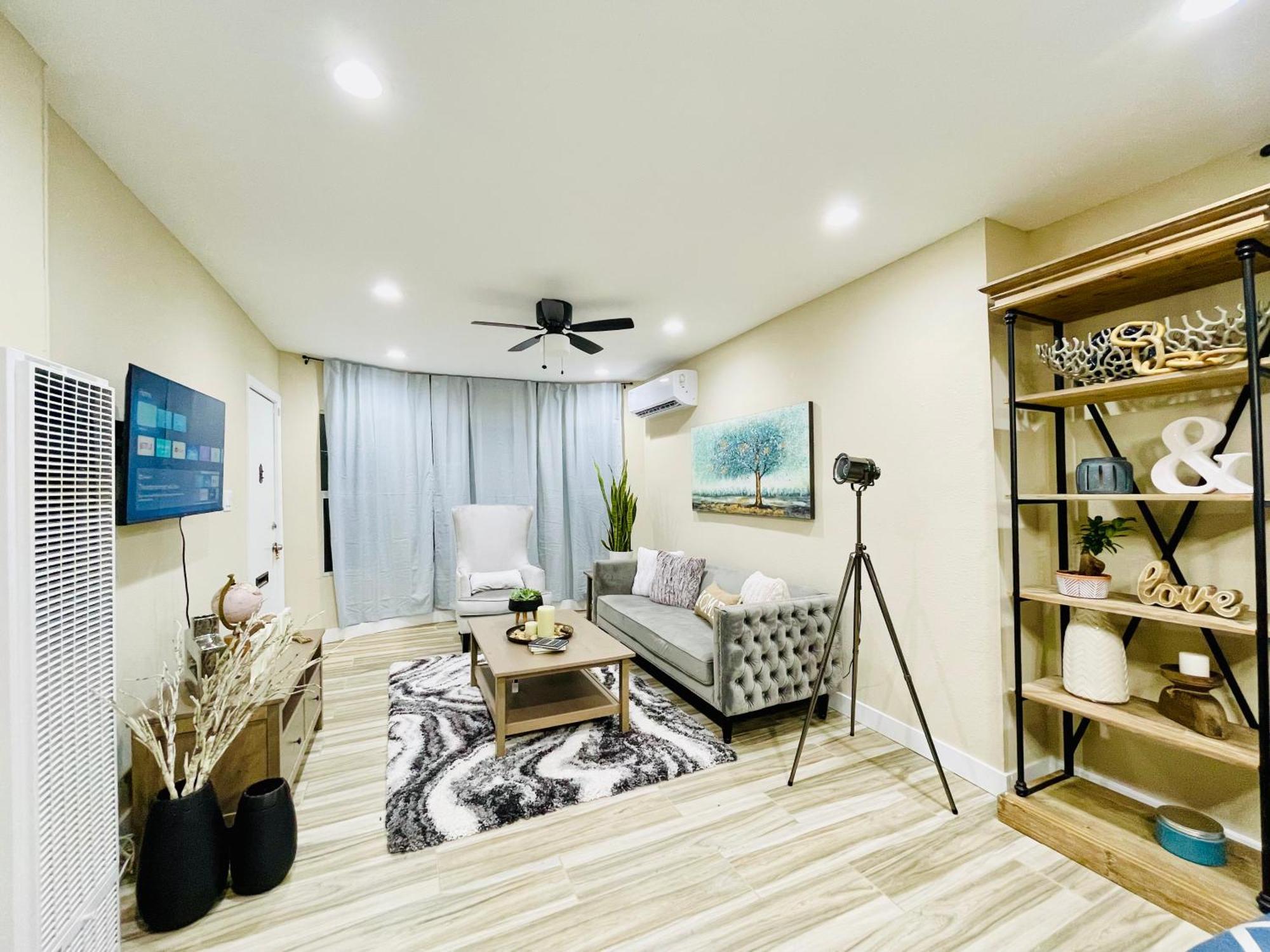 Cozy 2br Bungalow Nestled In The Heart Of La Ferienhaus